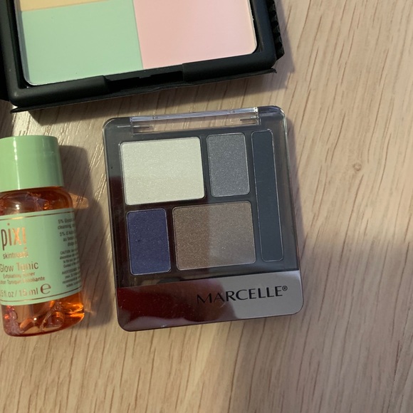 NWT Makeup bundle - Picture 2 of 5